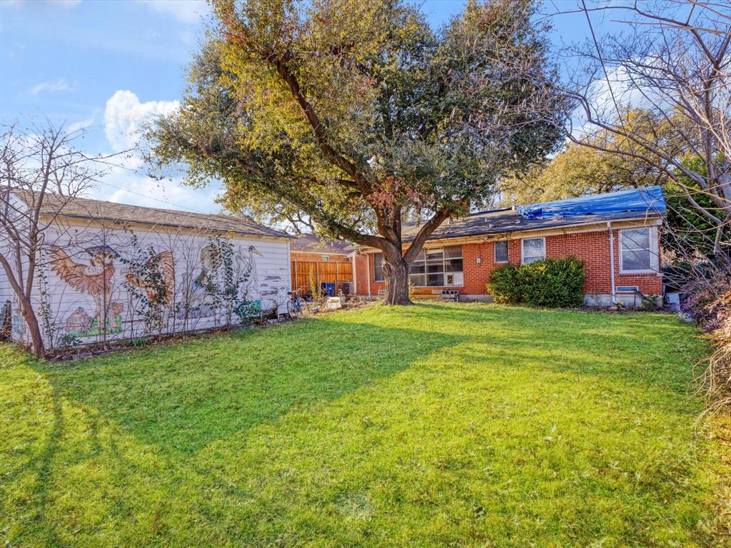 6718 Hialeah Drive Dallas, TX 75214 - Photo 14 of 15 Spacious back yard