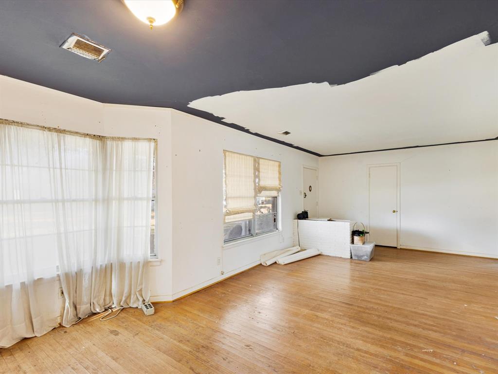 6718 Hialeah Drive Dallas, TX 75214 - Photo 5 of 15 Large living room