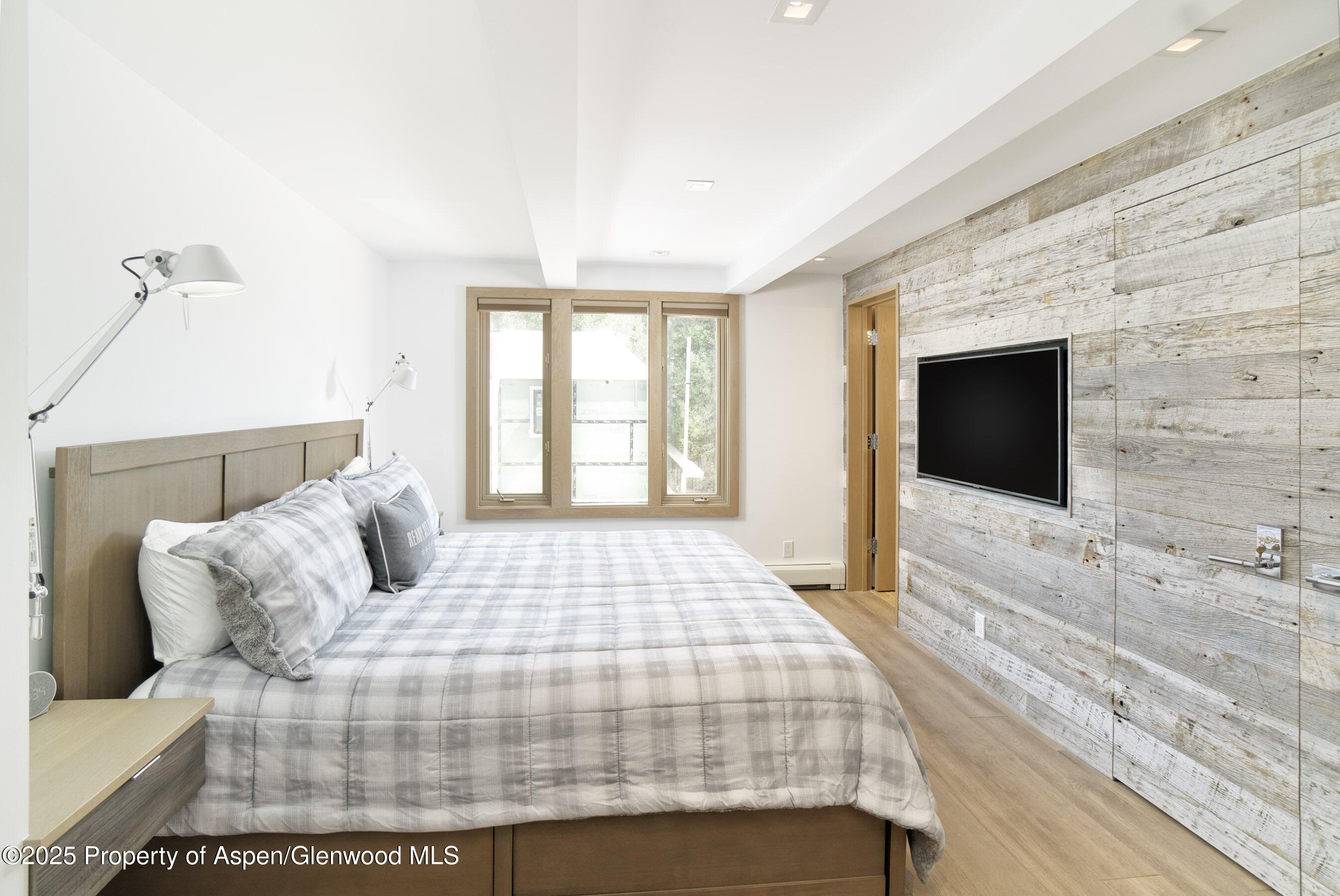 124 West Hyman Avenue, Unit 2B Aspen, CO 81611 - Photo 6 of 13 124WHyman2B_DASH_062620_01