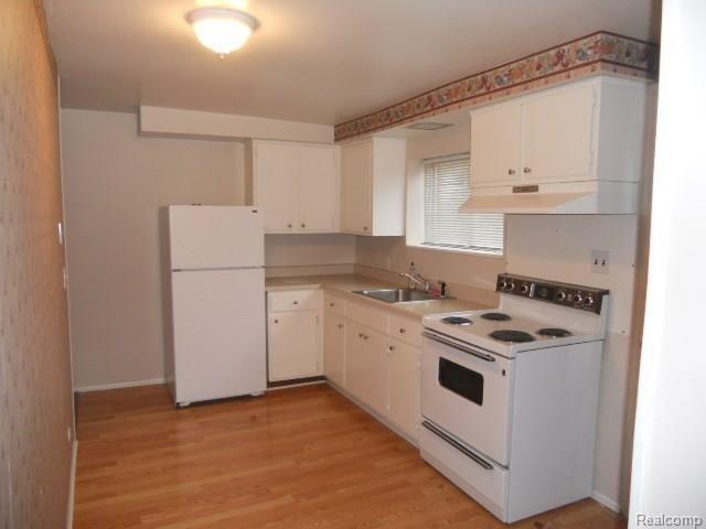 3 South Holcomb Road Clarkston, MI 48346 - Photo 2 of 3