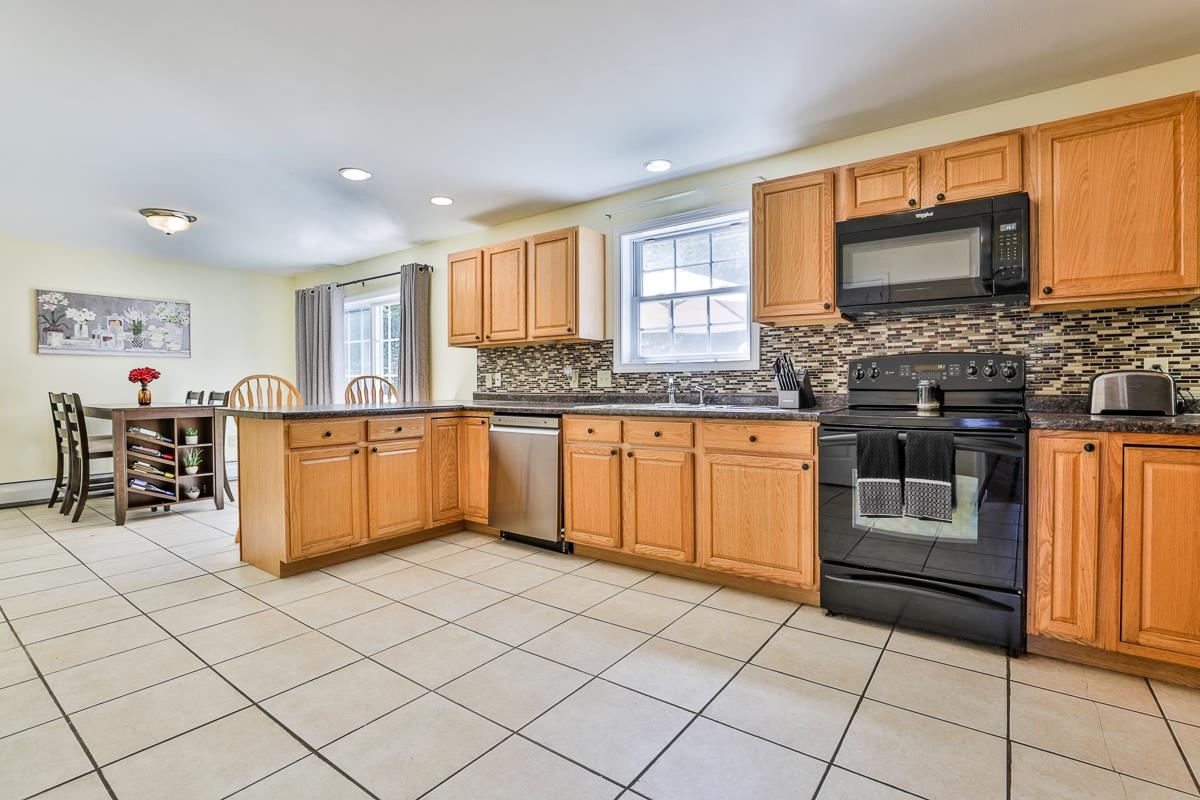 427 River Road Weare, NH 03281 - Photo 15 of 31
