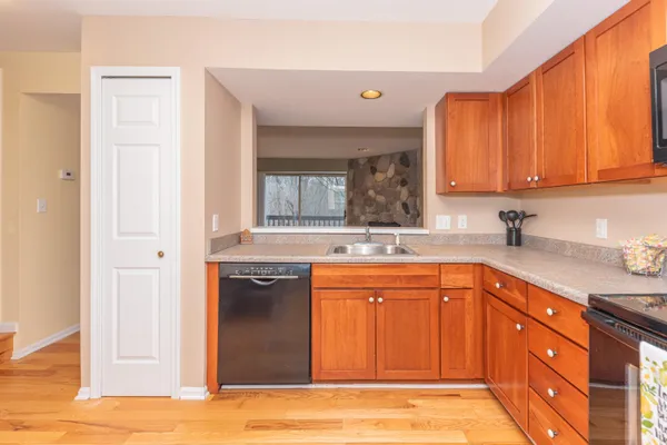 $395,000 | 278 Lyn Anne Court, Unit 27, Ann Arbor, MI 48103