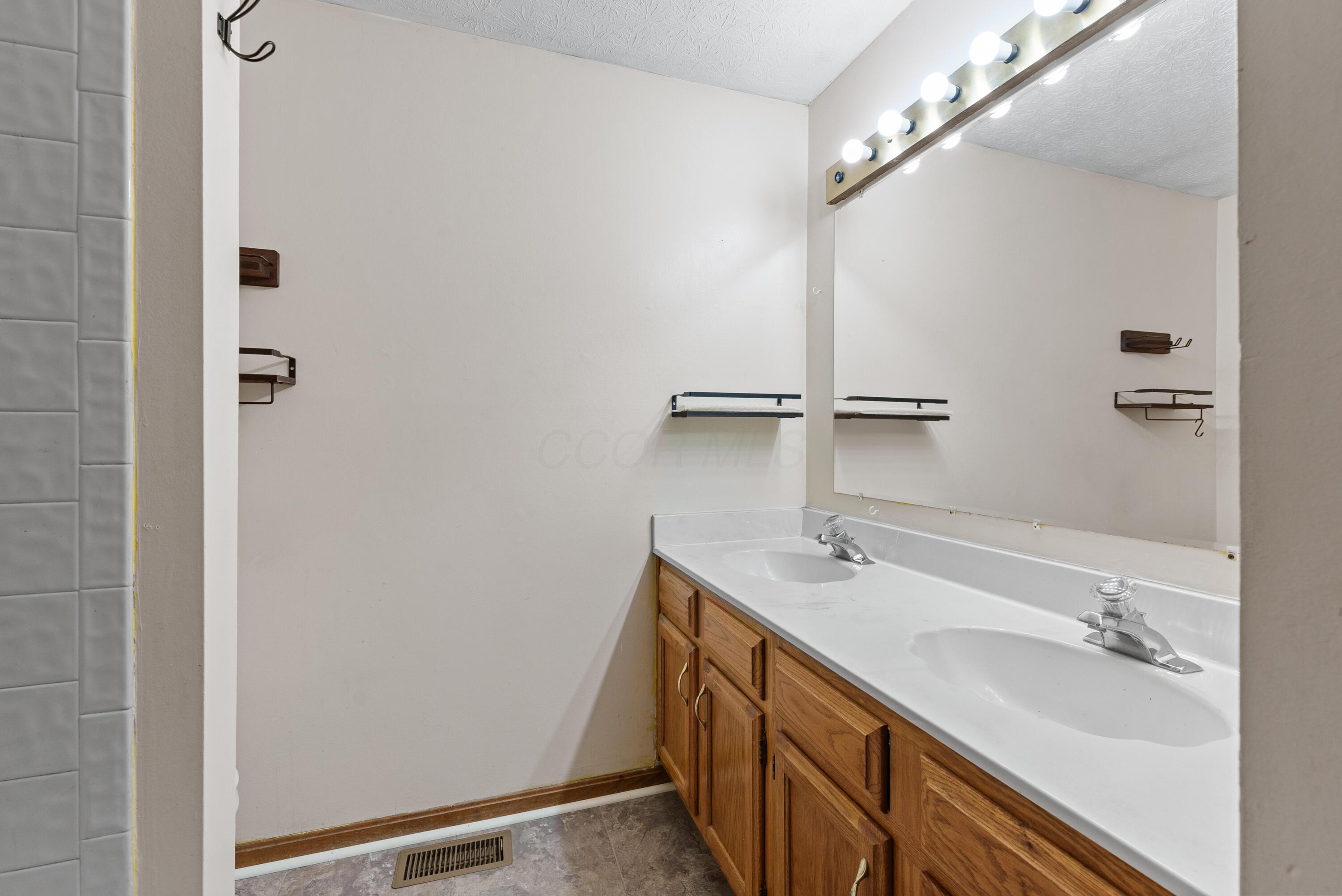 7194 Rodebaugh Road Reynoldsburg, OH 43068 - Photo 28 of 44 DSC07435