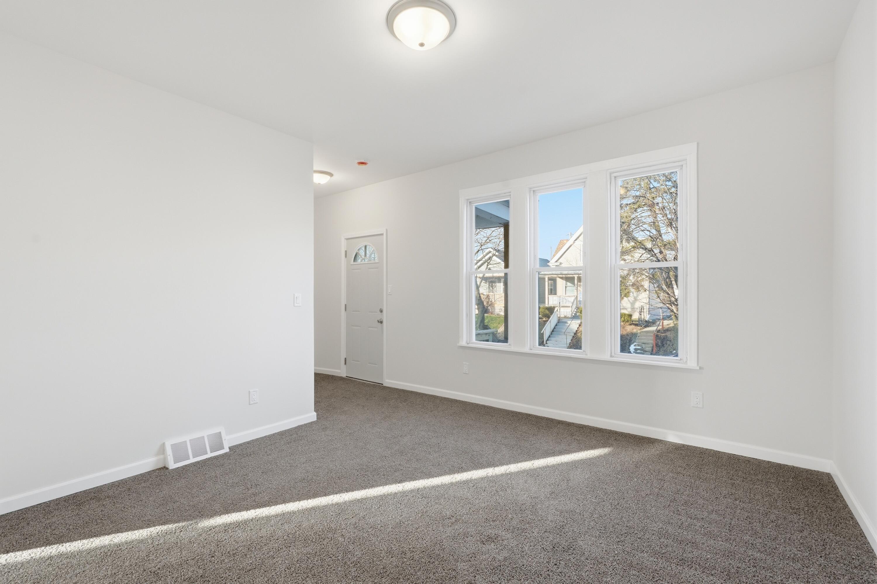 2028 North 23rd Street Milwaukee, WI 53205 - Photo 4 of 20 TMJ05649.jpg-FULL