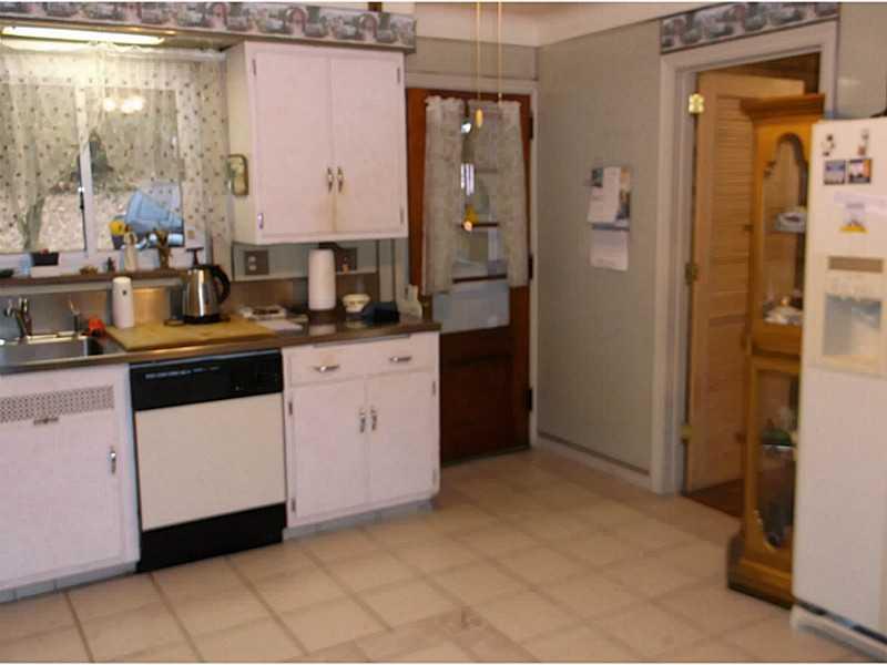 133 Meadow Spring Road Greensburg, PA 15601 - Photo 8 of 17 Kitchen.