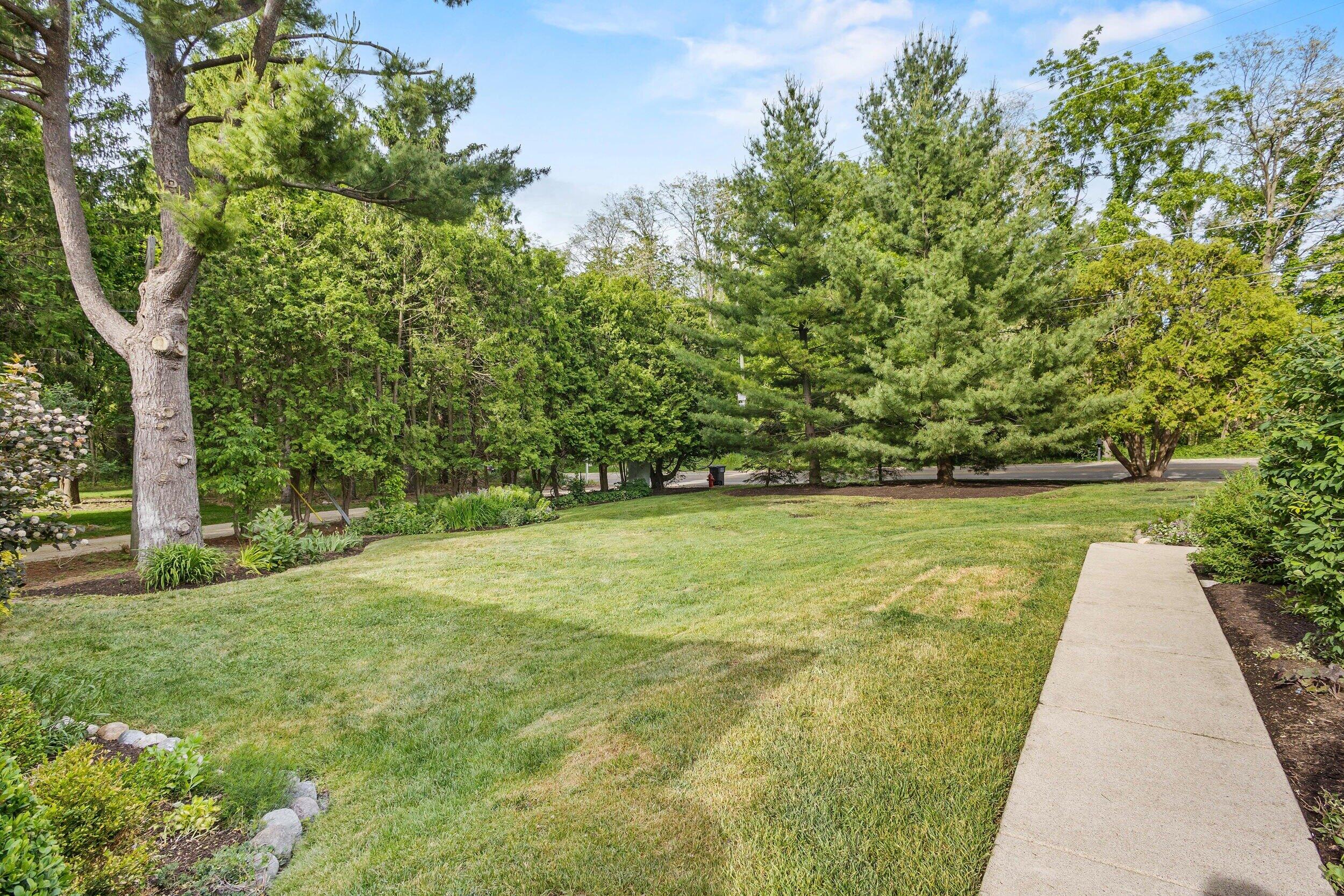 986 Indian Hills Road Fontana, WI 53125 - Photo 77 of 108 Front Yard
