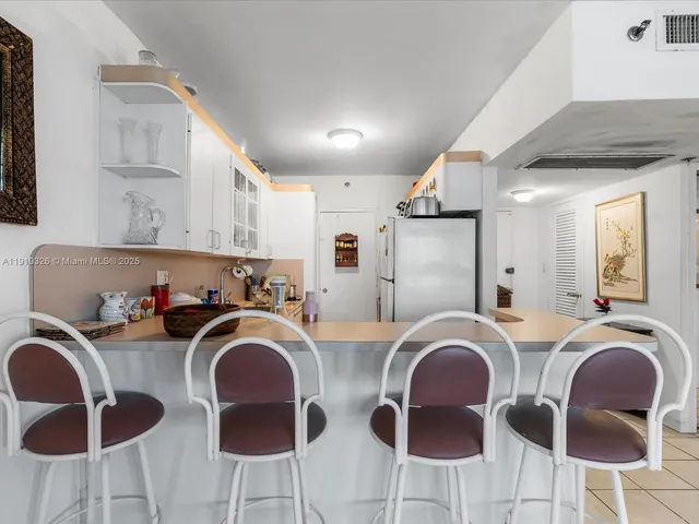 $499,900 | 100 Lincoln Road, Unit 423, Miami Beach, FL 33139