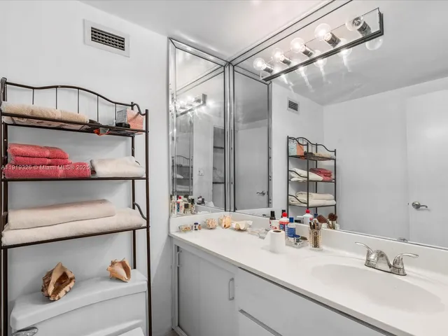 $499,900 | 100 Lincoln Road, Unit 423, Miami Beach, FL 33139