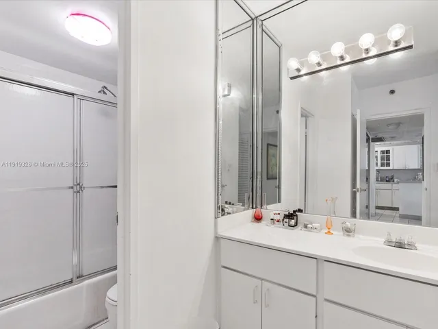 $499,900 | 100 Lincoln Road, Unit 423, Miami Beach, FL 33139