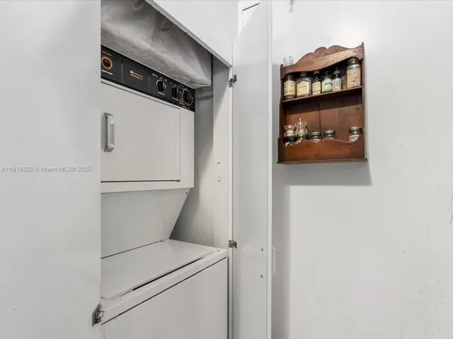 $499,900 | 100 Lincoln Road, Unit 423, Miami Beach, FL 33139