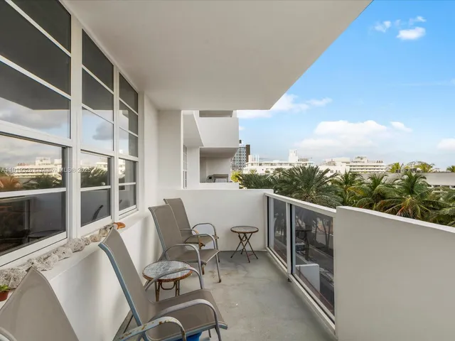 $499,900 | 100 Lincoln Road, Unit 423, Miami Beach, FL 33139