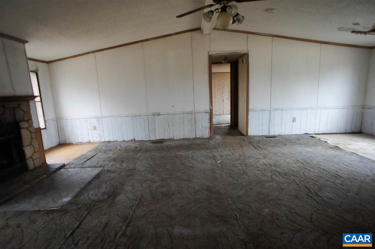 1363 Ridge Road Palmyra, VA 22963 - Photo 8 of 10 a view of a garage