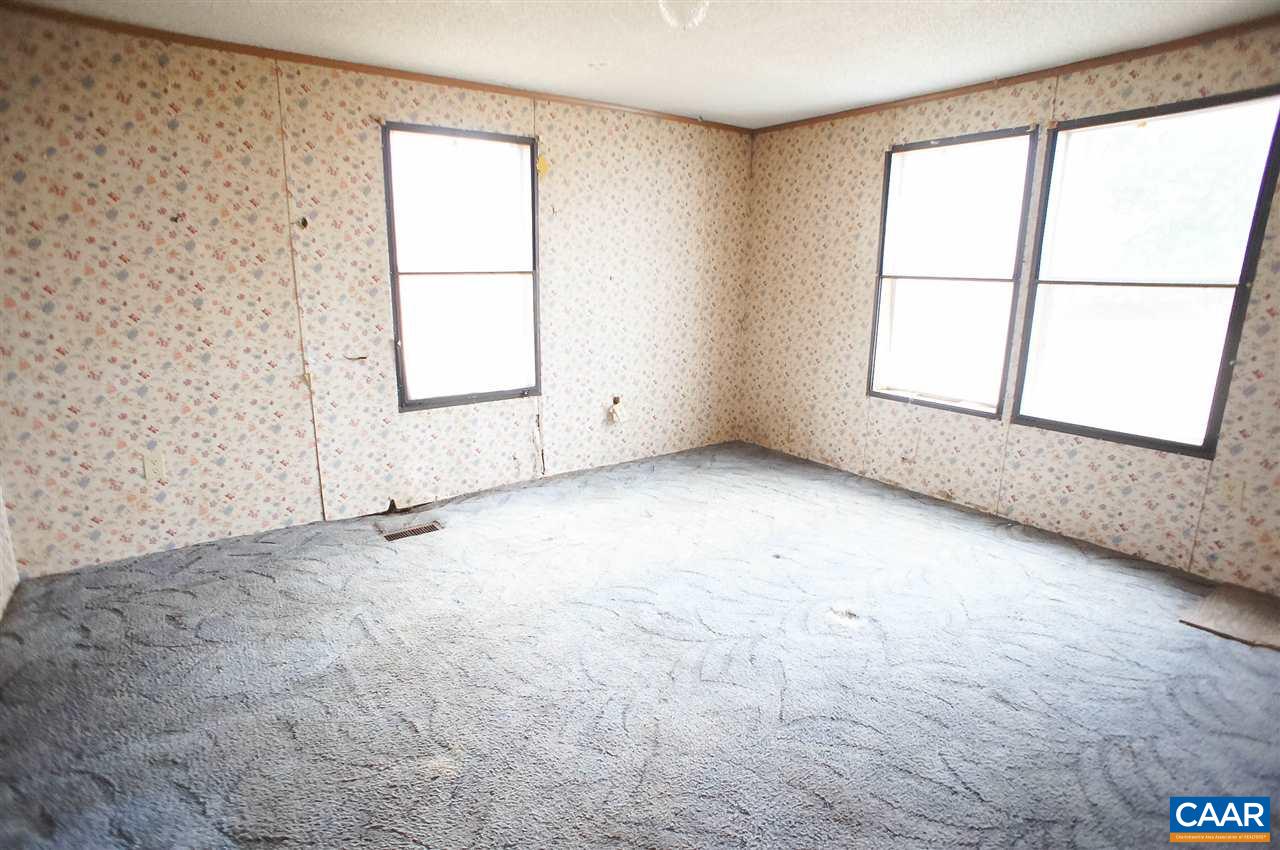 1363 Ridge Road Palmyra, VA 22963 - Photo 10 of 10 an empty room with a window