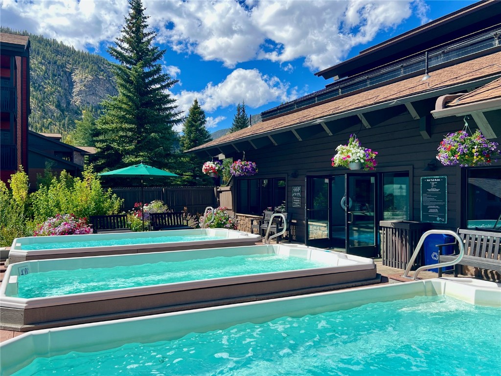 570 Bills Ranch Road, Unit 335 Frisco, CO 80443 - Photo 14 of 43 a view of a chairs and tables in the patio