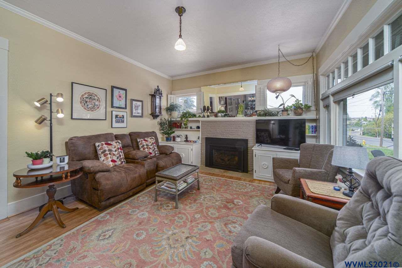 573 Southwest Levens Street Dallas, OR 97338 - Photo 6 of 42 Gallery Image 6