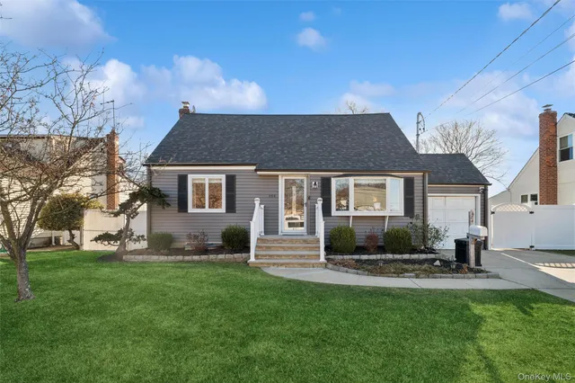 $749,000 | 484 18th Street, West Babylon, NY 11704