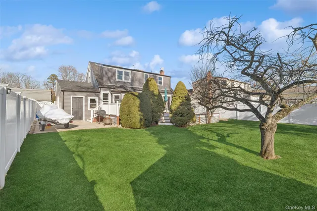 $749,000 | 484 18th Street, West Babylon, NY 11704