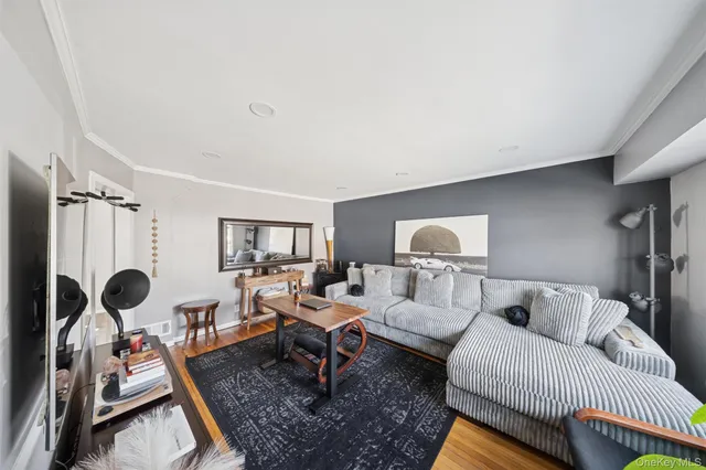 $749,000 | 484 18th Street, West Babylon, NY 11704