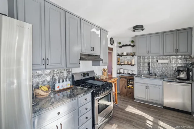 $749,000 | 484 18th Street, West Babylon, NY 11704