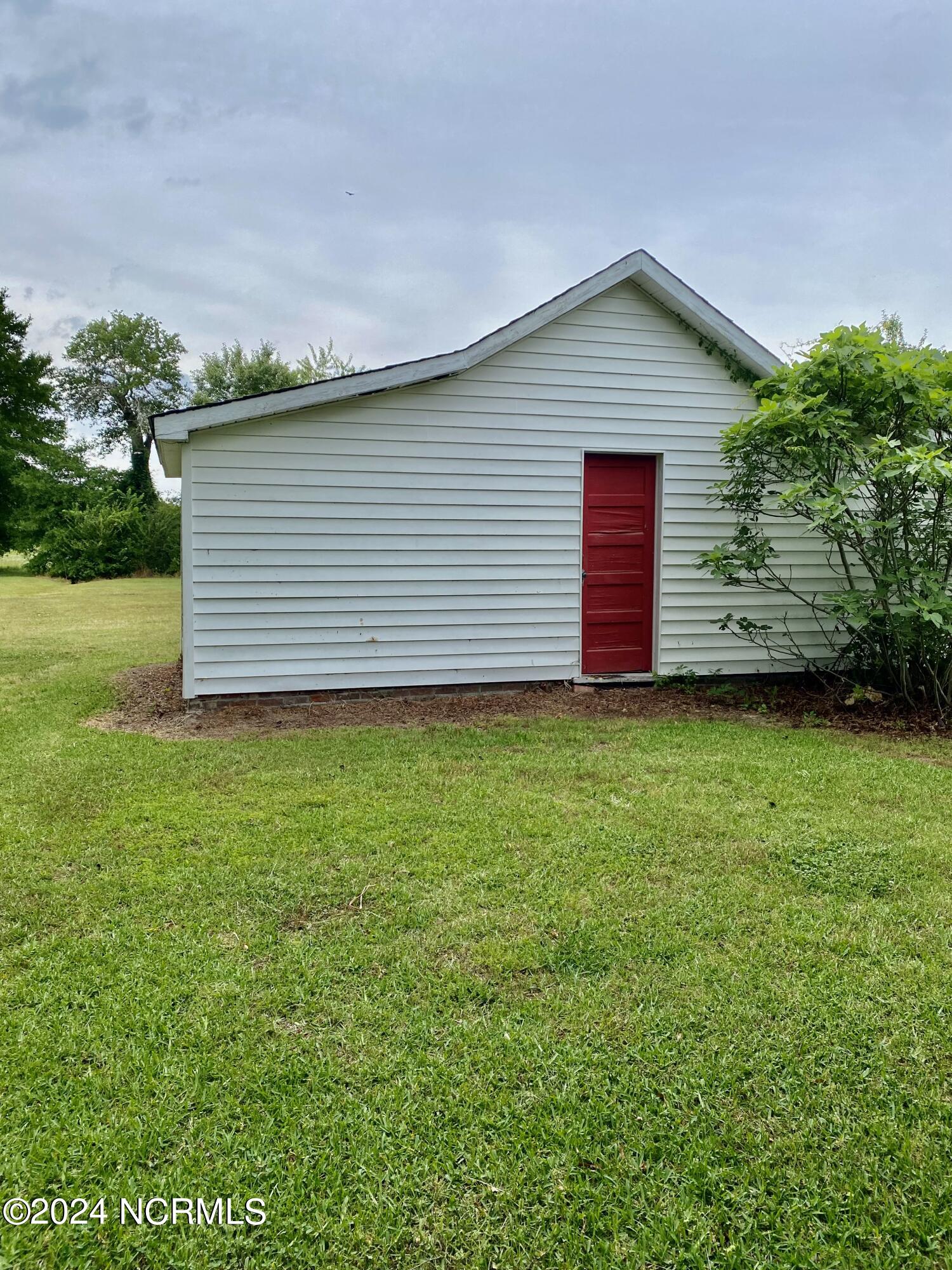 1687 Rams Horn Road Greenville, NC 27834 - Photo 23 of 26 outbuilding with deep well pump