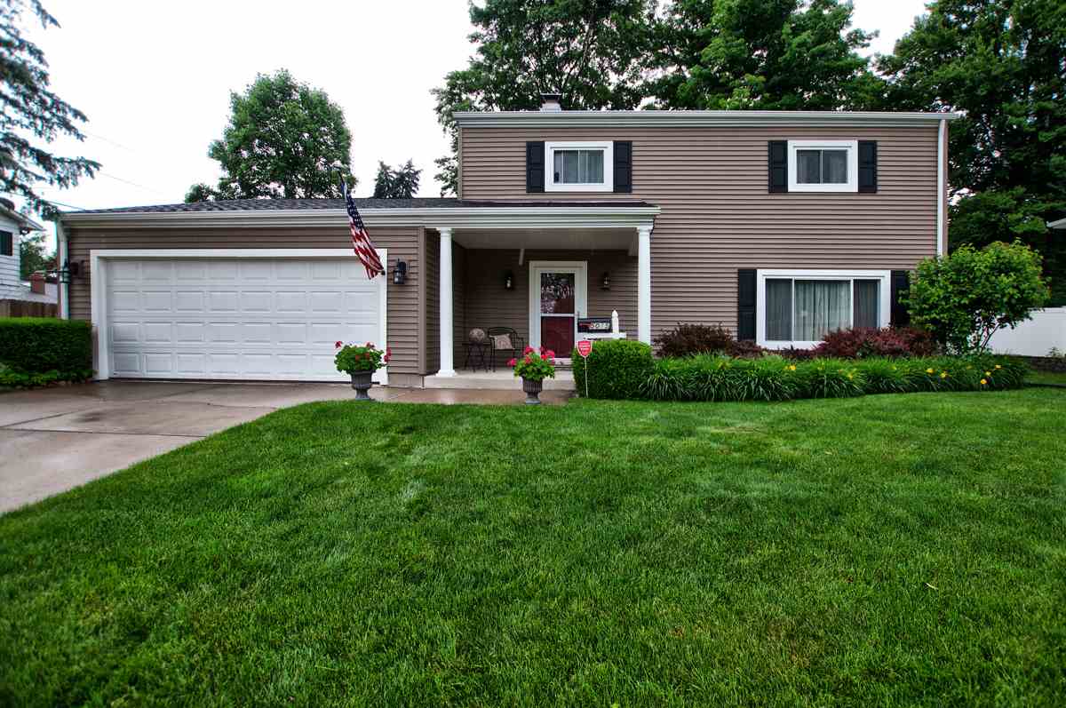 5015 Craig Road South Bend, IN 46614 - Photo 1 of 28 Gallery Image 1