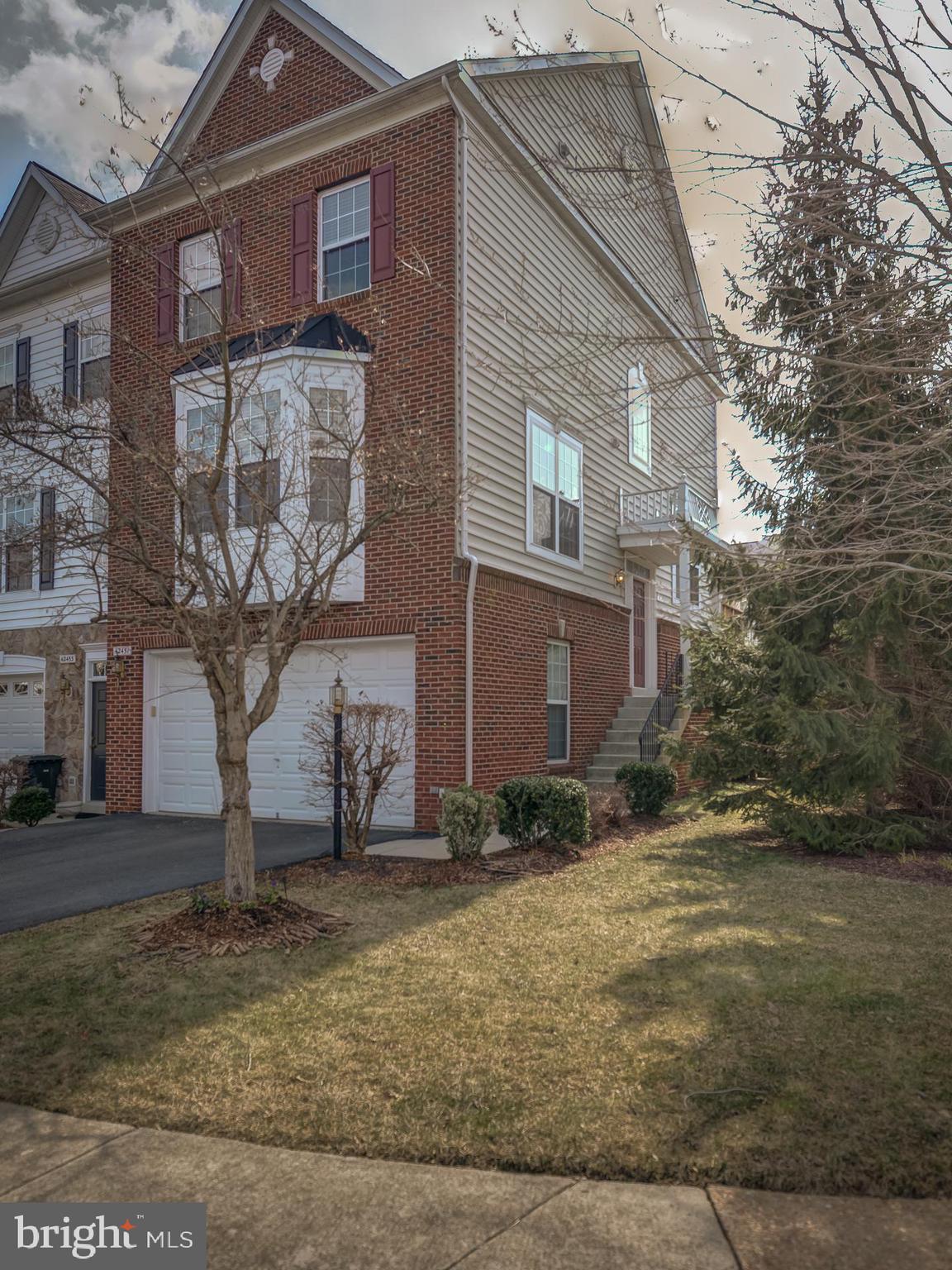 Large Corner Unit Near Awesome Amenities!