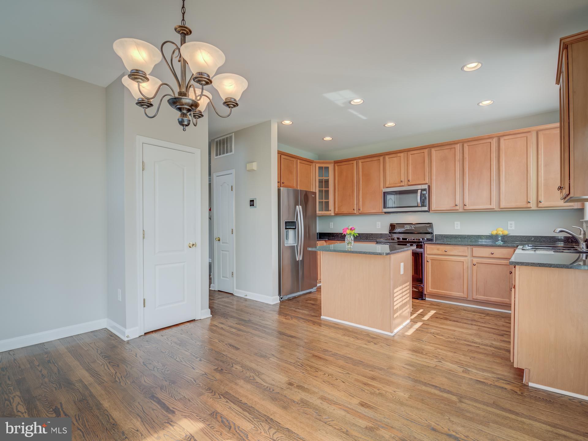 42451 Magellan Square Brambleton, VA 20148 - Photo 11 of 45 Kitchen Pantry