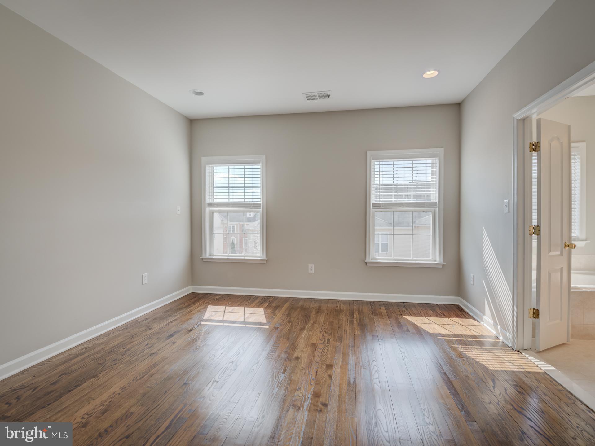 42451 Magellan Square Brambleton, VA 20148 - Photo 20 of 45 Large Owner's Suite