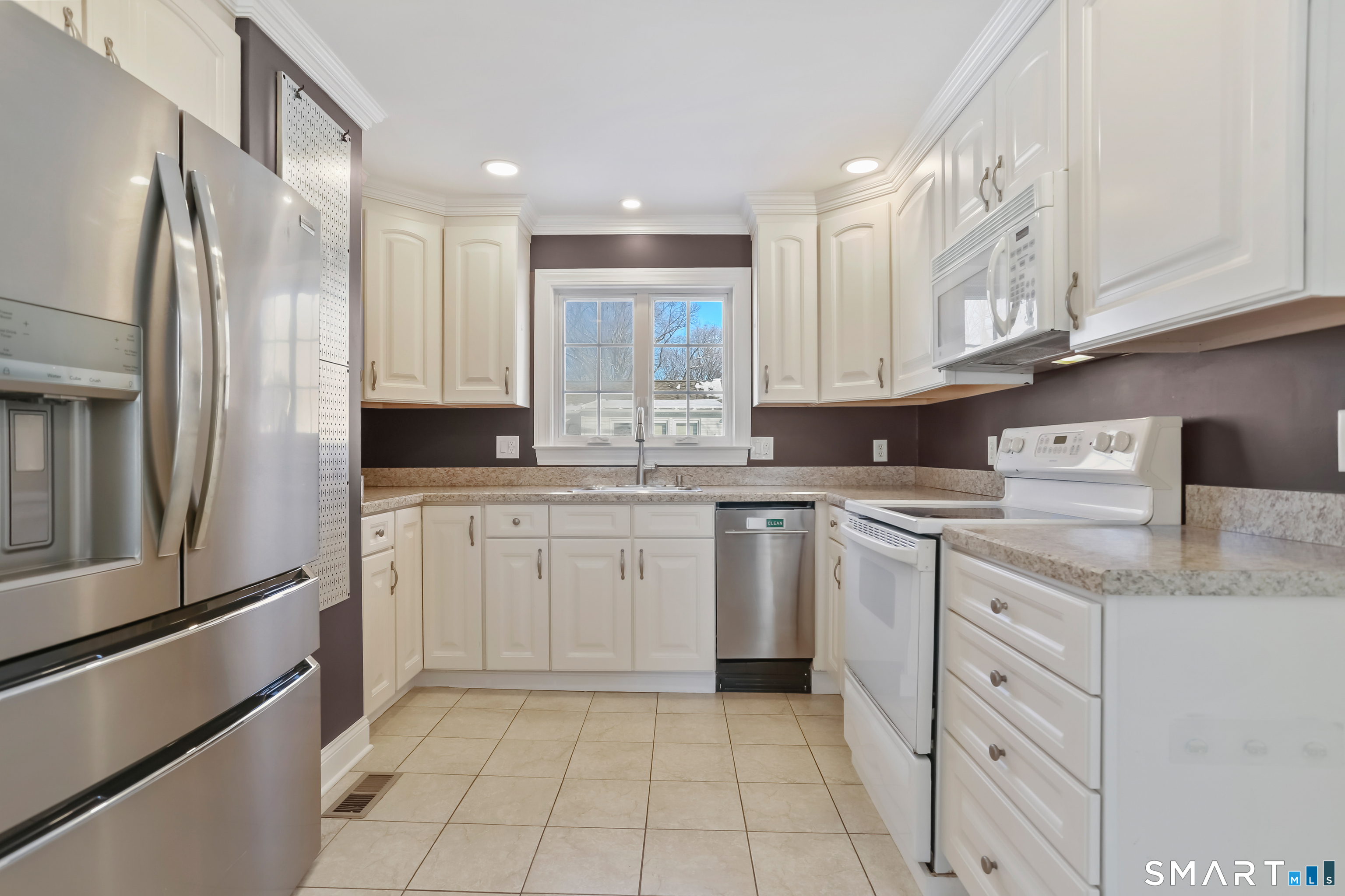 75 Middlebrooks Avenue Trumbull, CT 06611 - Photo 14 of 25