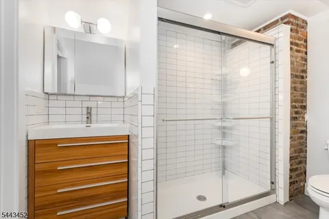 $3,795 | 159 Forest Street, Unit 2, Montclair, NJ 07042