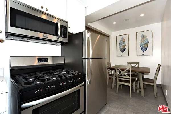 $2,566 | 4035 Inglewood Boulevard, Unit 5, Los Angeles, CA 90066