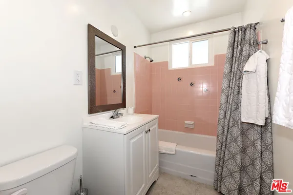 $2,566 | 4035 Inglewood Boulevard, Unit 5, Los Angeles, CA 90066