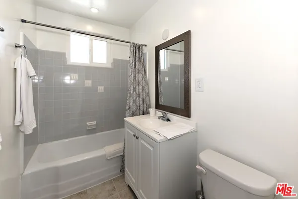 $2,566 | 4035 Inglewood Boulevard, Unit 5, Los Angeles, CA 90066