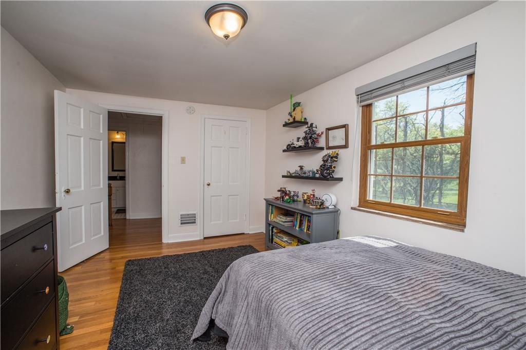 554 Westover Road Pittsburgh, PA 15228 - Photo 11 of 25 Gallery Image 11