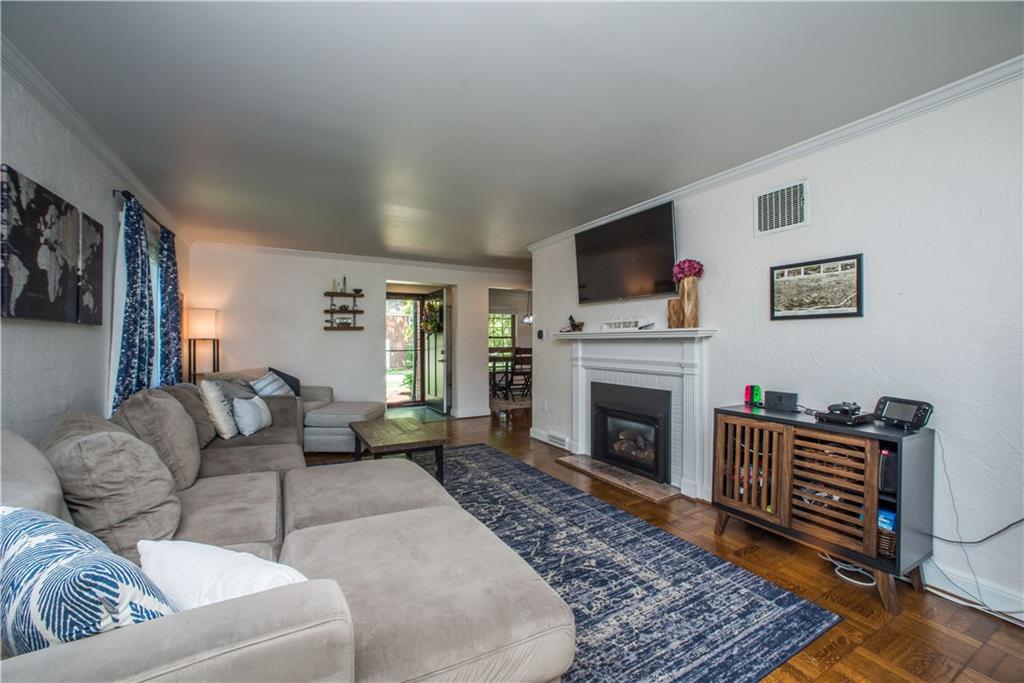 554 Westover Road Pittsburgh, PA 15228 - Photo 5 of 25 Gallery Image 5