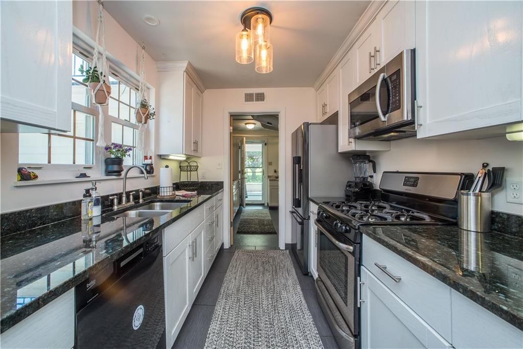 554 Westover Road Pittsburgh, PA 15228 - Photo 8 of 25 Gallery Image 8