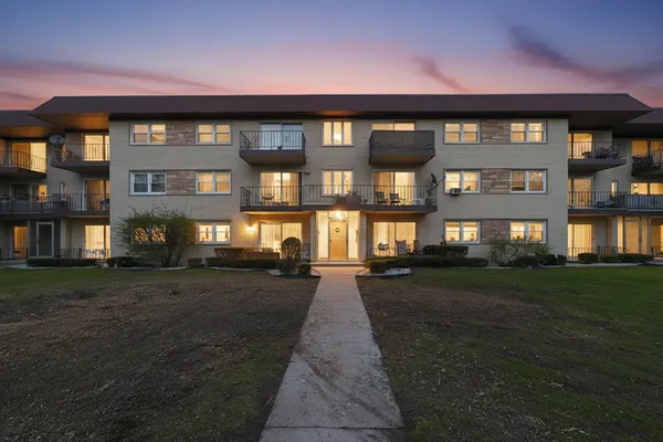 $245,000 | 5211 North Potawatomie Avenue, Unit 206, Chicago, IL 60656