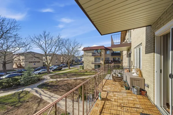 $245,000 | 5211 North Potawatomie Avenue, Unit 206, Chicago, IL 60656