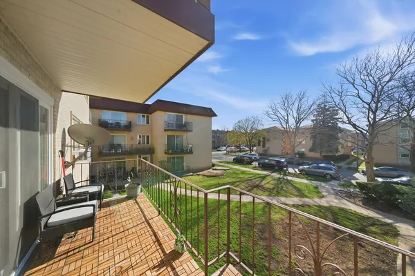 $245,000 | 5211 North Potawatomie Avenue, Unit 206, Chicago, IL 60656