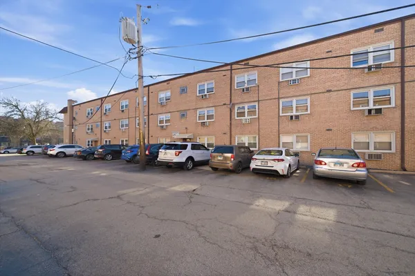 $245,000 | 5211 North Potawatomie Avenue, Unit 206, Chicago, IL 60656