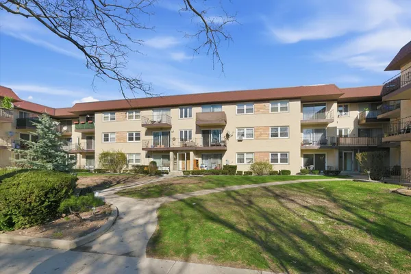 $245,000 | 5211 North Potawatomie Avenue, Unit 206, Chicago, IL 60656