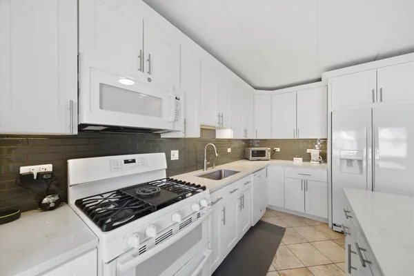 $245,000 | 5211 North Potawatomie Avenue, Unit 206, Chicago, IL 60656