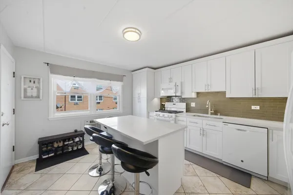 $245,000 | 5211 North Potawatomie Avenue, Unit 206, Chicago, IL 60656
