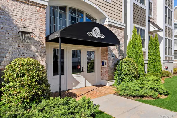 $1,788,000 | 22302 Aspenwood Drive, Unit 22302, Plainview, NY 11803