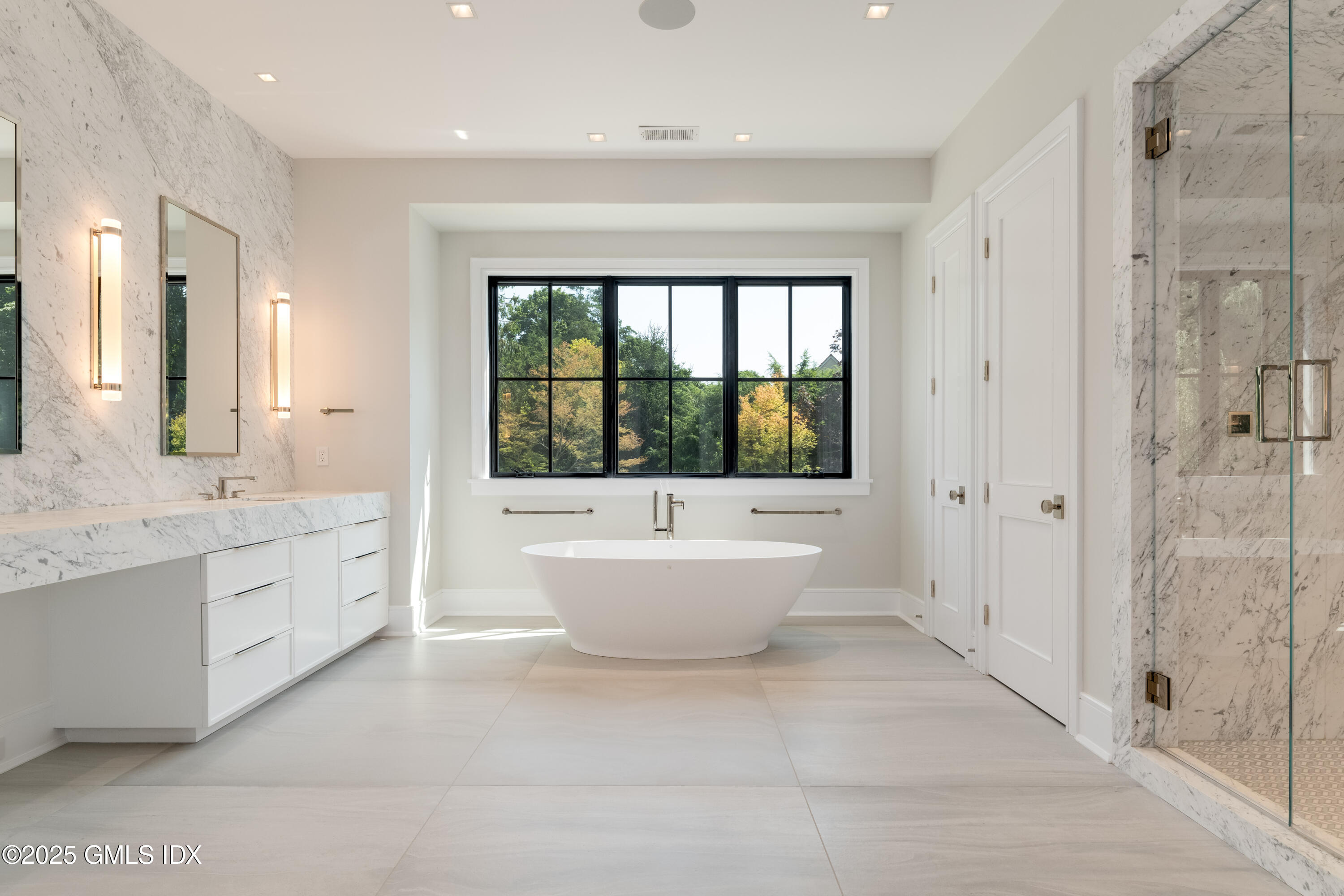 7 Parsonage Road Greenwich, CT 06830 - Photo 14 of 39 PRIMARY BATHROOM