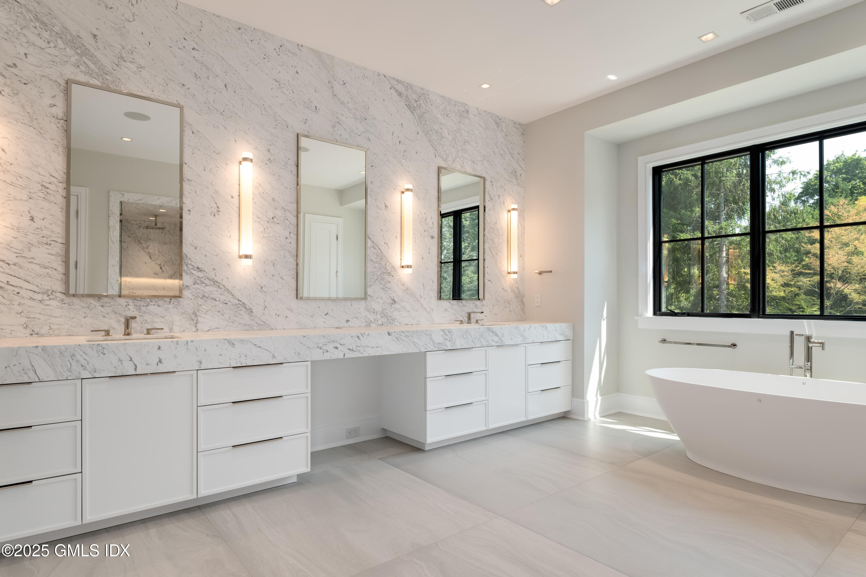 7 Parsonage Road Greenwich, CT 06830 - Photo 15 of 39 PRIMARY BATHROOM