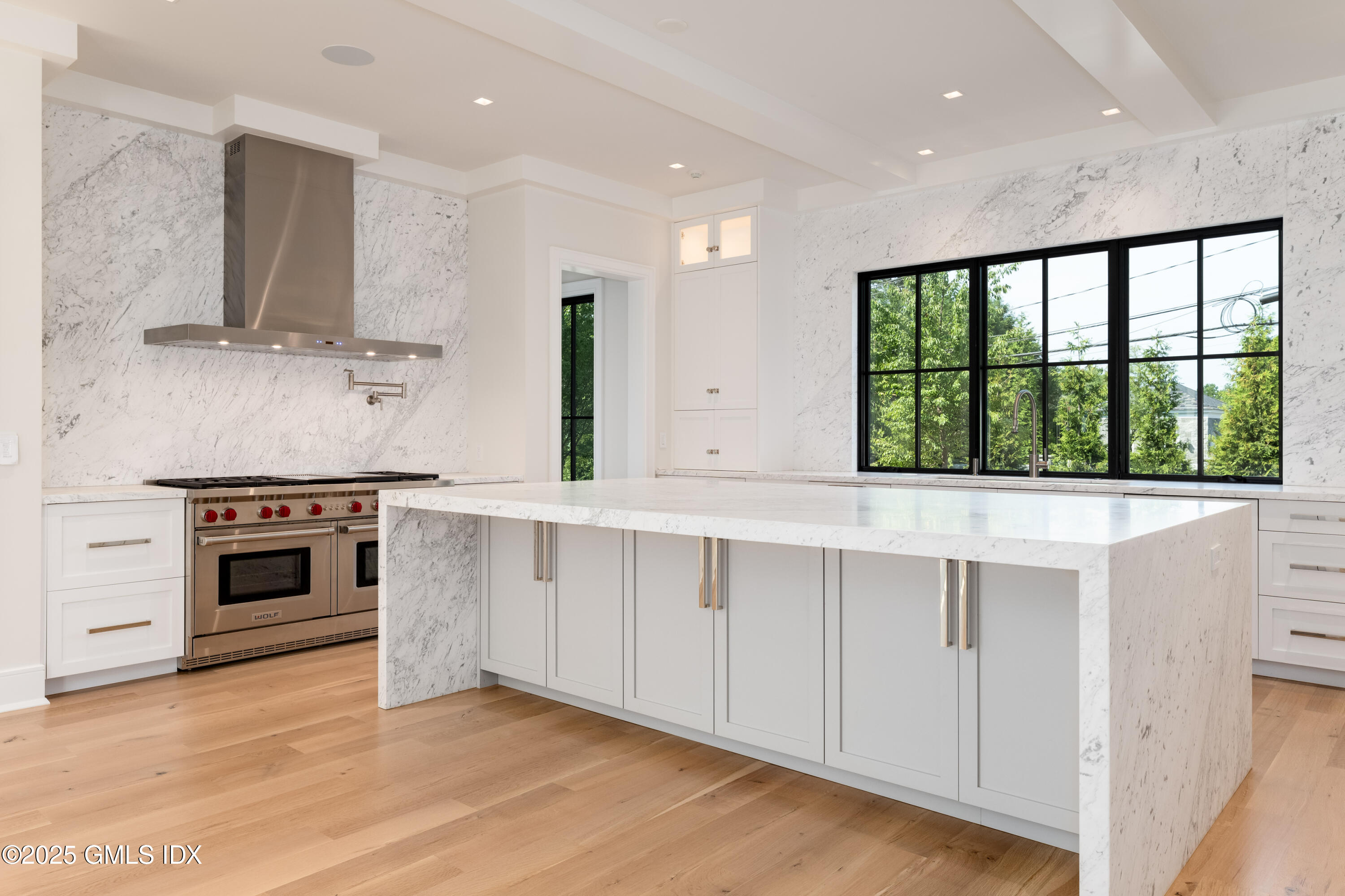 7 Parsonage Road Greenwich, CT 06830 - Photo 6 of 39 KITCHEN