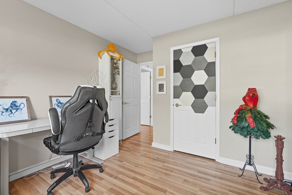 16 Maple Crest Circle, Unit B Holyoke, MA 01040 - Photo 14 of 24 a living room with furniture and a potted plant