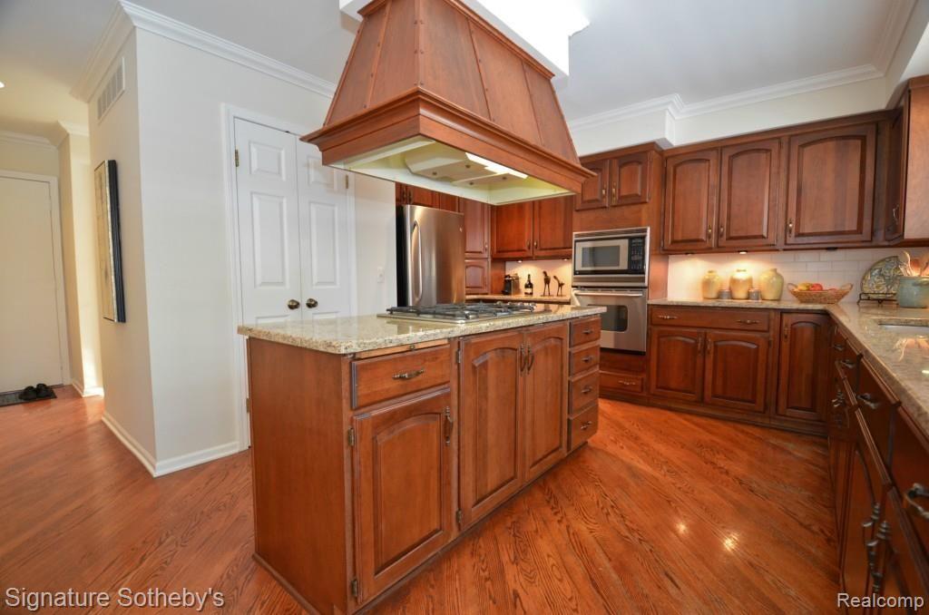 133 Chalmers Drive Rochester Hills, MI 48309 - Photo 12 of 35