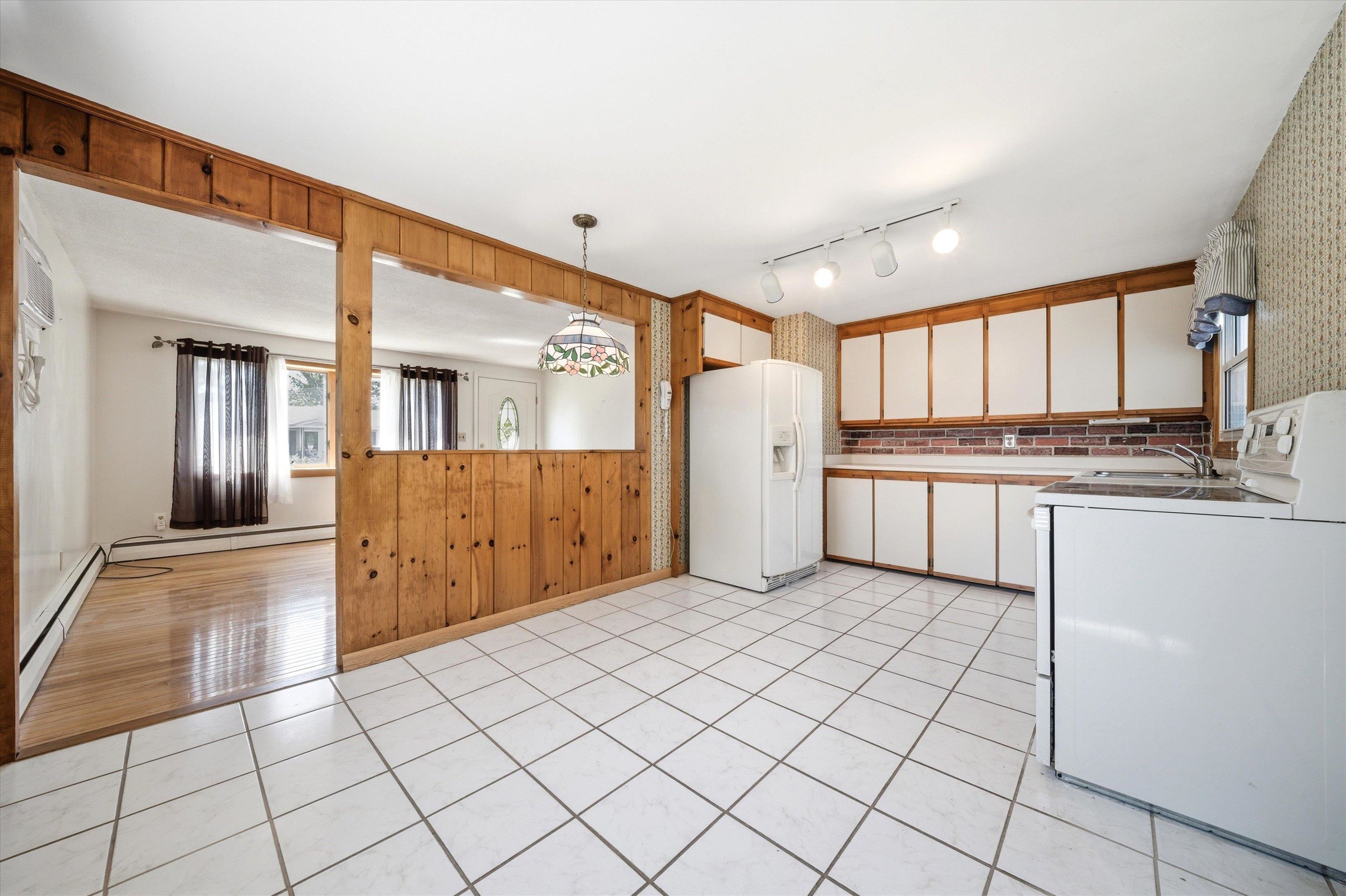 33 Ross Street Nashua, NH 03060 - Photo 6 of 31